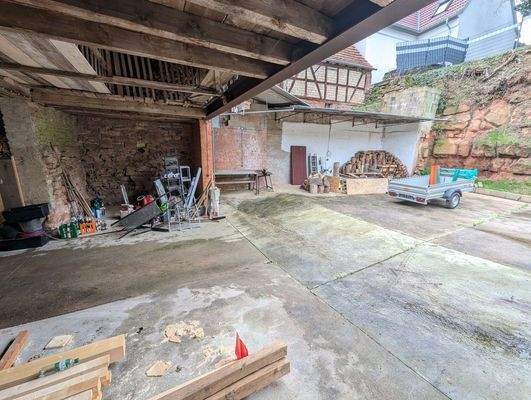 Blick in das Nebengebäude