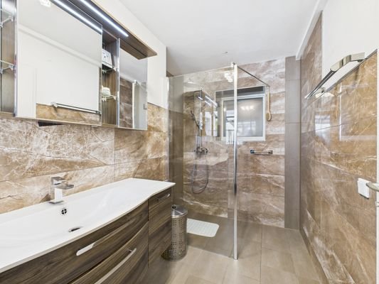 Badezimmer EG