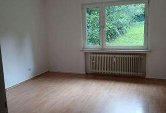 Helles Zimmer mit Fenster