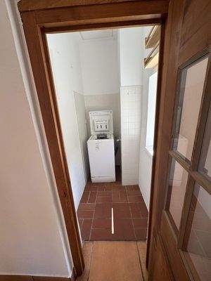 Abstellkammer mit Waschmaschin