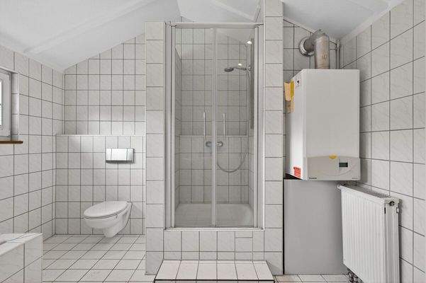 WC, Dusche und Etagenheizung 
