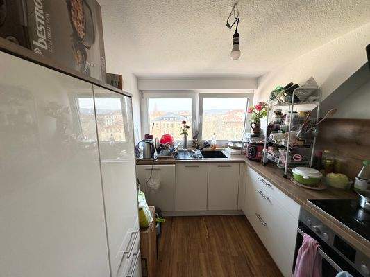 Küche mit Doppelfenster