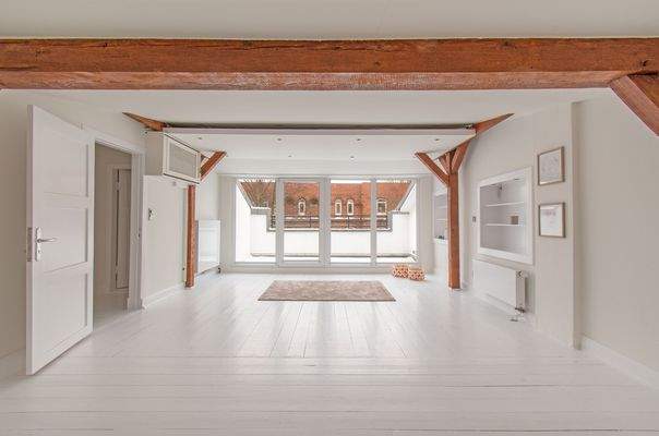 Ausgebautes Dachgeschoss mit großer Terrasse und eigenem Bad 