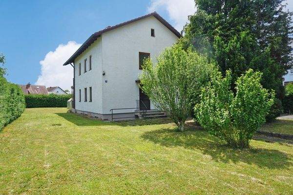 Hausseite mit der Haustüre