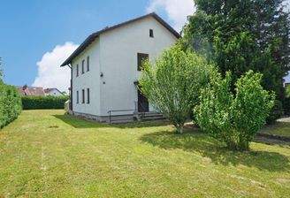 Hausseite mit der Haustüre