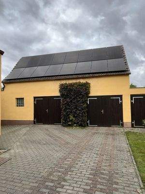 Garagen mit PV-Anlage