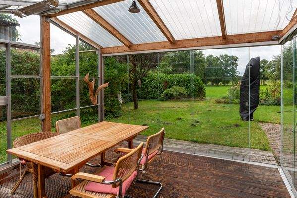 Sommergarten mit Gartenblick