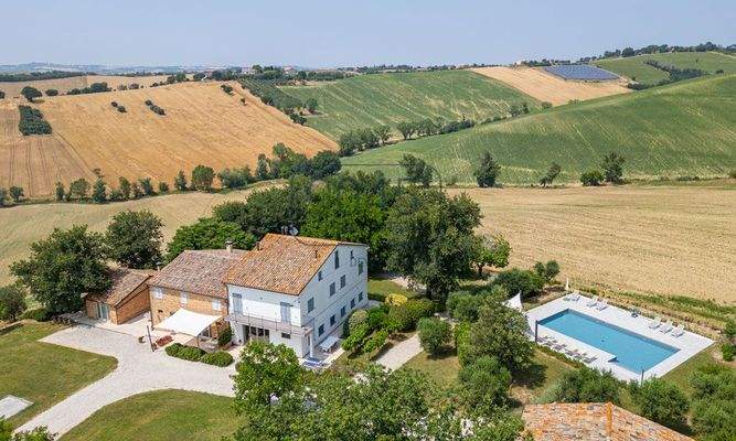 Charmantes Landhaus mit 4 Apartments und Panoramablick in Belvedere Ostrense – Marken