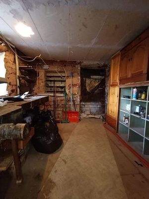 Werkstatt KG mit Ausgang