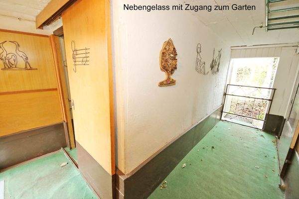 Nebengelass mit Öllager und Abstellraum