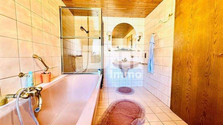 OG Gebäudeteil 1 / Bad / Dusche / Wanne