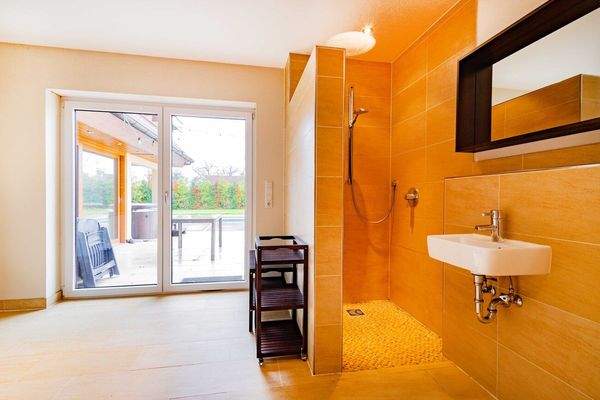 Zugang Terrasse und Whirlpool