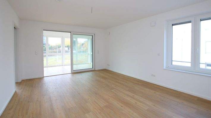 Wohn-/Esszimmer mit Zugang zum Wintergarten