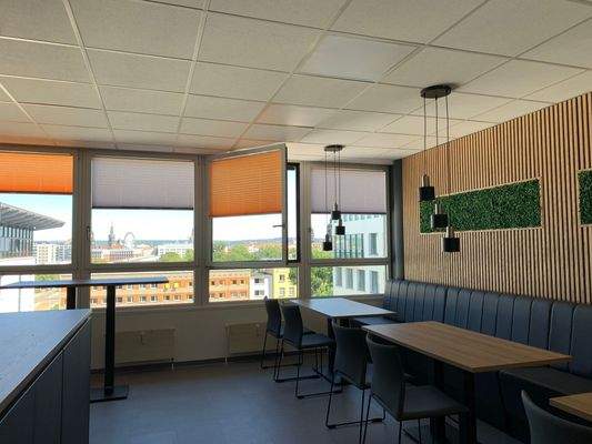 Cafeteria zum Innenhof.jpg