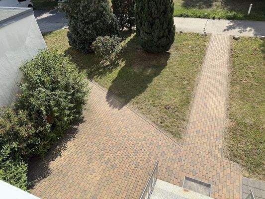 Blick aus dem verglastem Balkon