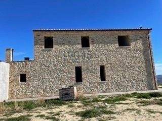 Rustikales Anwesen mit traumhafter Aussicht und 6ha Land in Ripatransone - Marken 