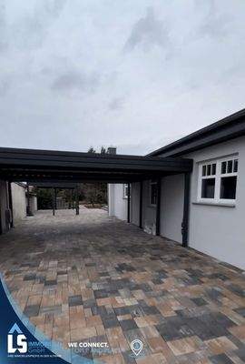 Außenansicht mit Carport.jpg