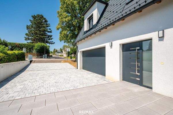 Einfahrt Doppelgarage