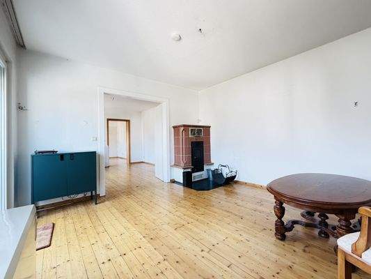 Einheit Obergeschoss Wohnzimmer mit Zugang zum Balkon