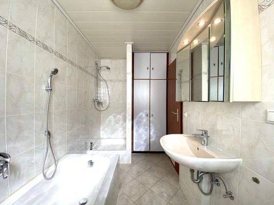 EG_Bad mit Dusche.JPG