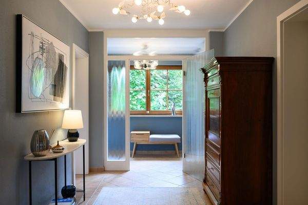 Geräumiger Flur im EG