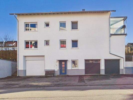 Aussenansicht mit Garage
