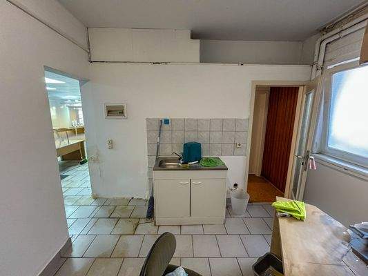 3.1 Lagerraum mit Küchenelement