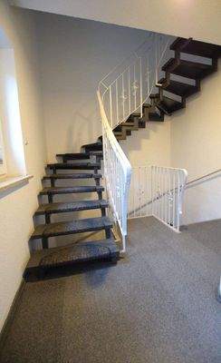 sehr gepflegter Eingangsbereich zu beiden Einheite