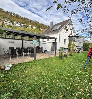 Einfamilienhaus mit 3 Gragen, Balkon und Terrasse