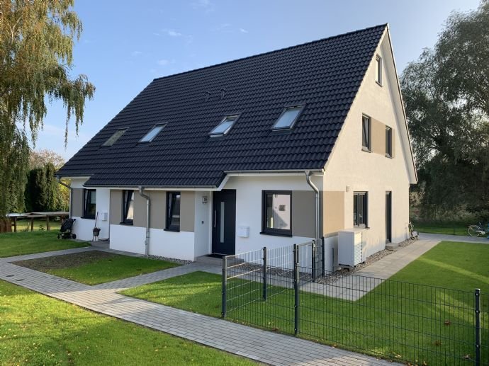 Neubau von 2 modernen Doppelhaus-Hälften je 105 m² inkl. ca. 315 m² Grundstück in Ratekau!