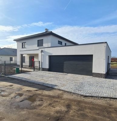 Hier ist ein von uns gebautes Haus-Beispiel 