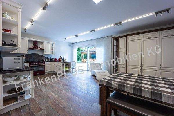 Küche Gästehaus mit Zugang Garten