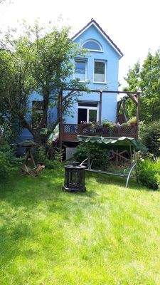 Rückseite mit Terrasse