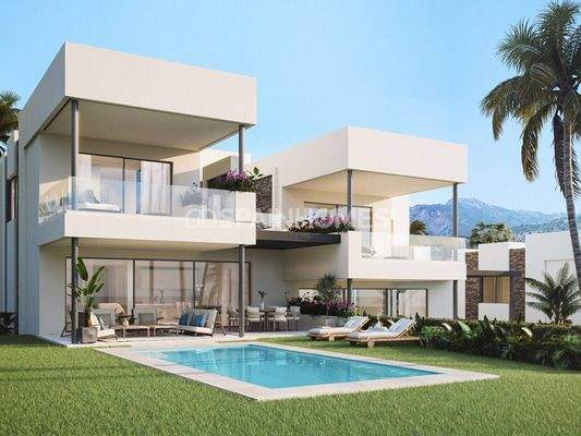 Marbella Townhouses in 5-Star Complex with Privileged Facilities