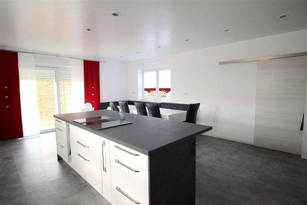 Küche mit Speisekammer, Terrassenausgang