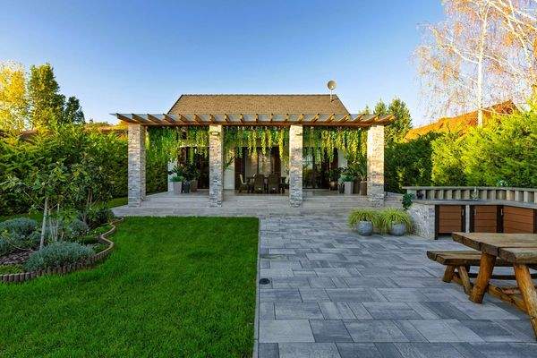  Haus mit bedeckten Terasse