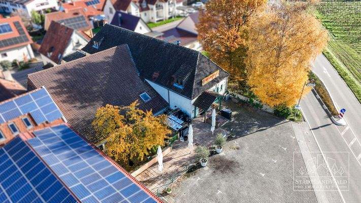 Luftbild Eingang und Parkplatz Restaurant