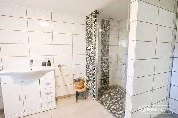 Hauptbad im Souterrain 