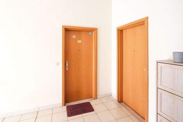 Treppenhaus_Wohnungseingang