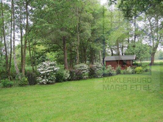 Grundstück mit Gartenhaus 