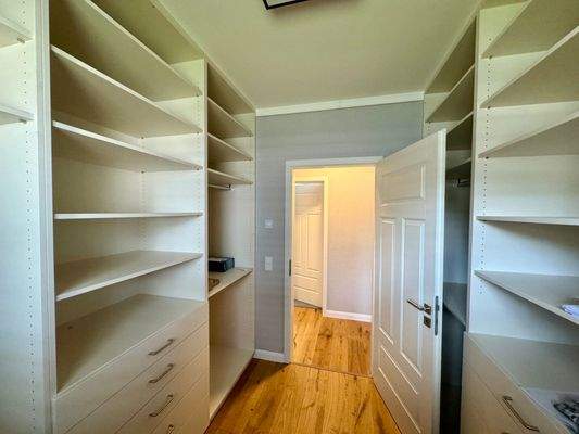 Ankleidezimmer, hochwertiges Schranksystem 