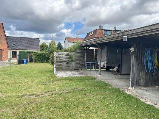 Nebengelass und Carports