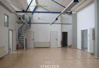 Großraumbüro mit Archiv