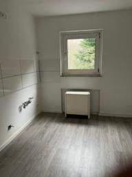 Leeres Zimmer mit Fenster