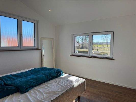 OG: Master-Bedroom mit Ankleide