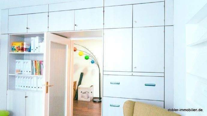 (Chef-) Büro Zimmer 2 - Blick zur Diele