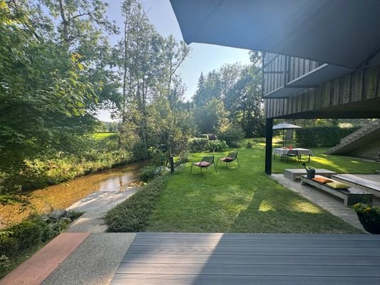 Terrasse mit Gartenblick