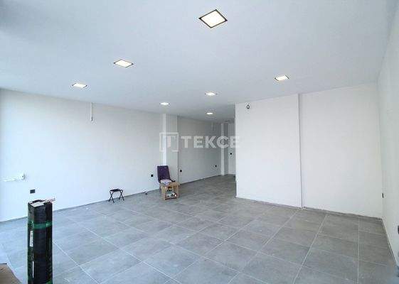 Roadside Shops on Nilüfer Ata Boulevard