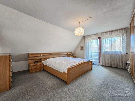 Schlafzimmer mit Loggia im DG