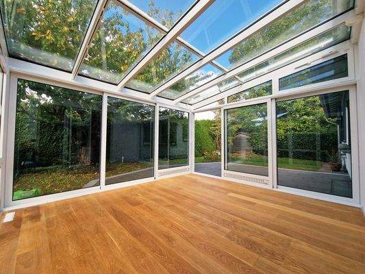 Wintergarten mit Terrassenzugang